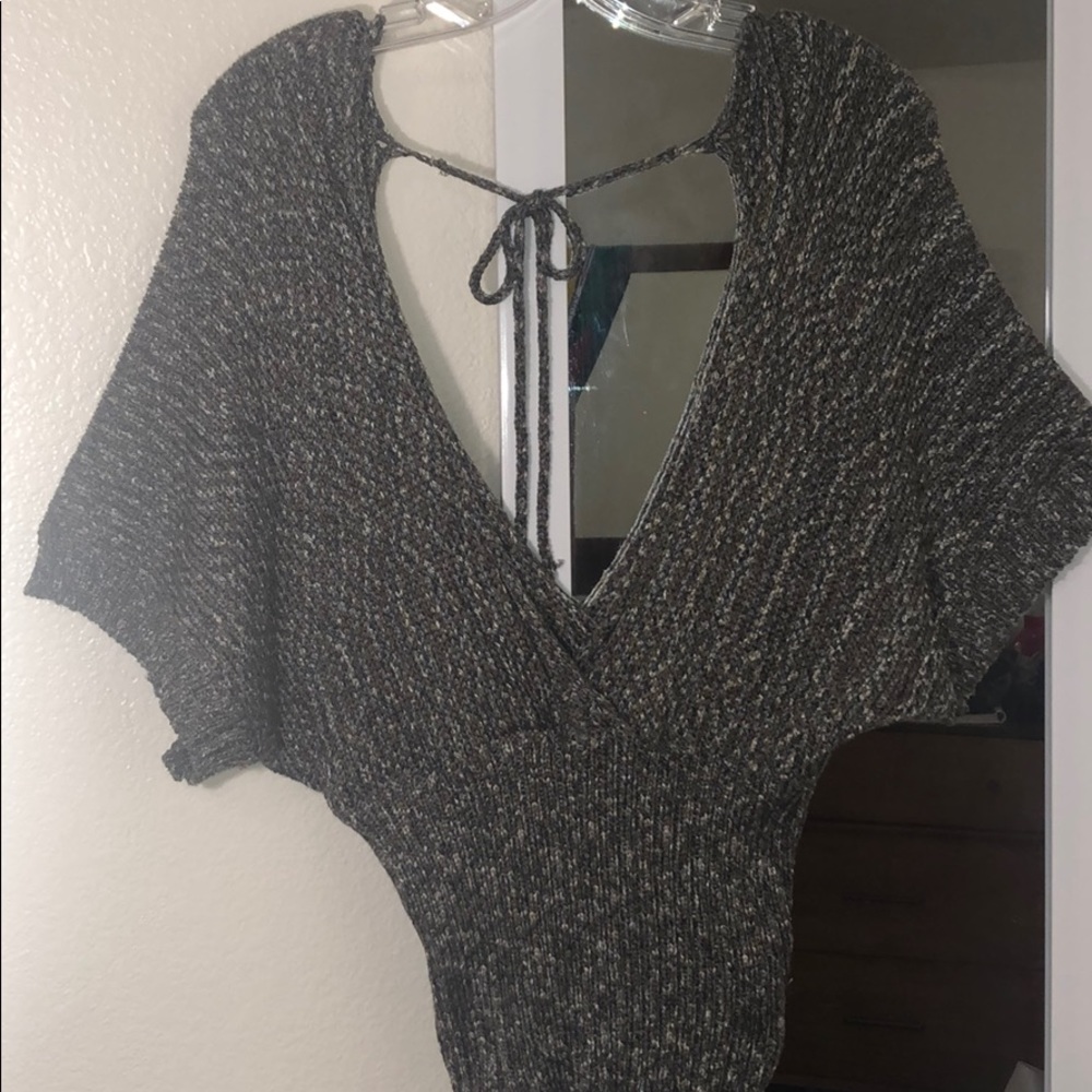 Lumíere plunge light weight knit top